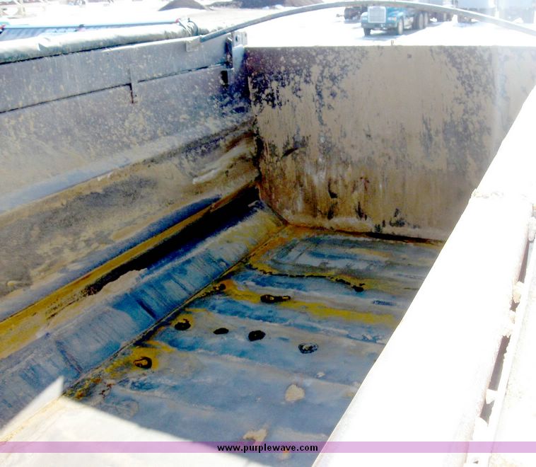 image for item 6629 1994 Freightliner dump truck