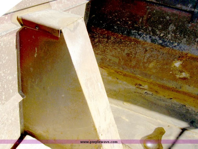 image for item 6629 1994 Freightliner dump truck