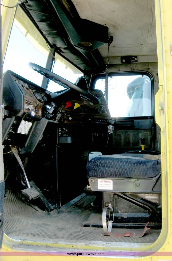 image for item 6629 1994 Freightliner dump truck