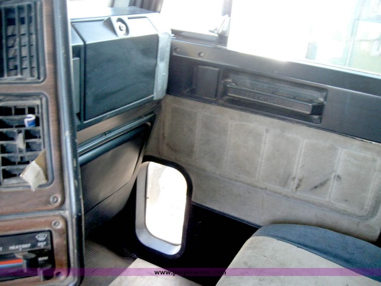 image for item 6629 1994 Freightliner dump truck