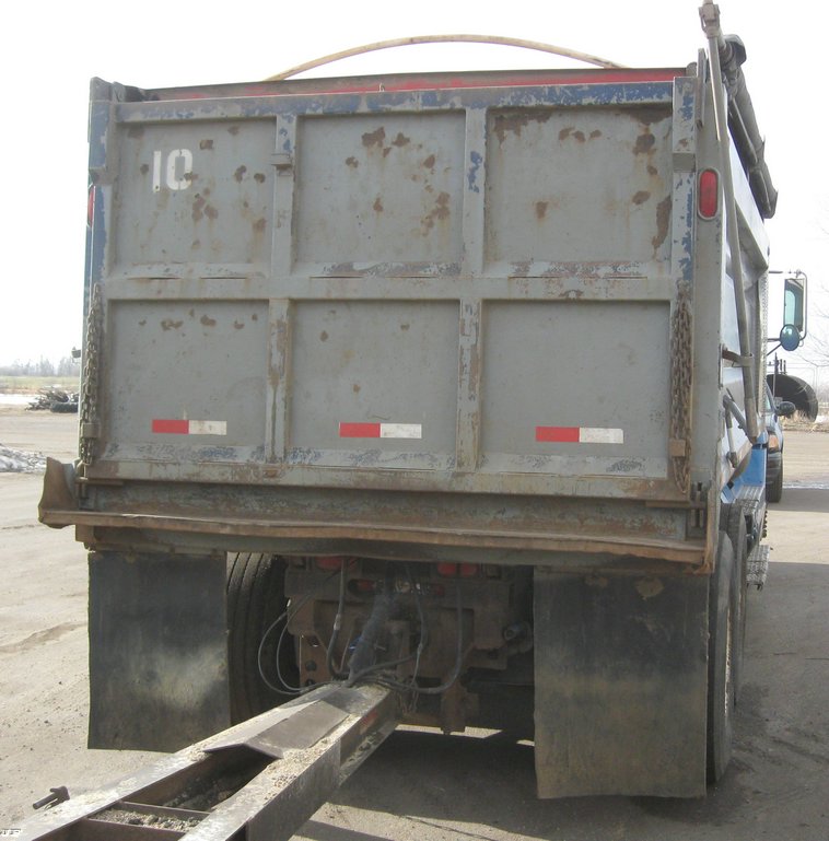 image for item 6630 1994 Freightliner dump truck