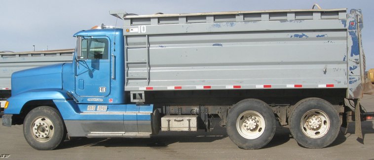 image for item 6630 1994 Freightliner dump truck