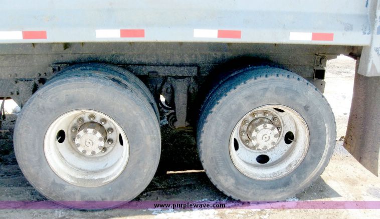 image for item 6630 1994 Freightliner dump truck
