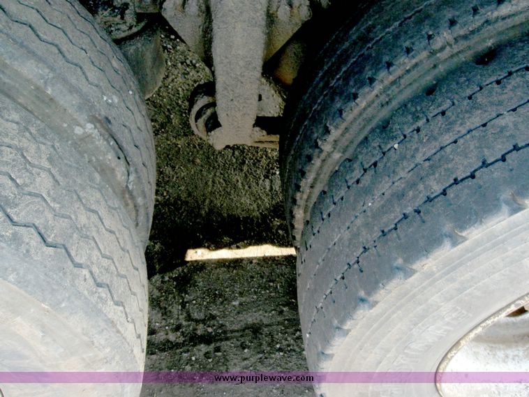 image for item 6630 1994 Freightliner dump truck