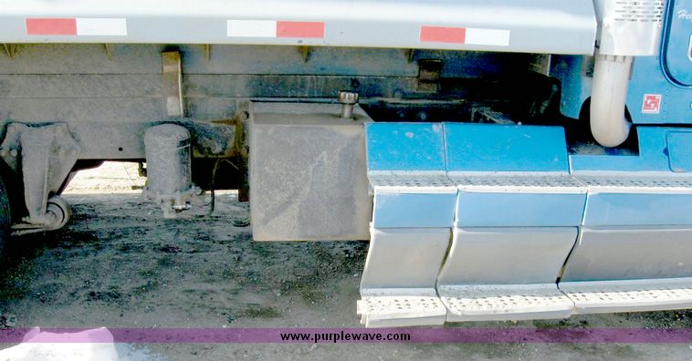 image for item 6630 1994 Freightliner dump truck