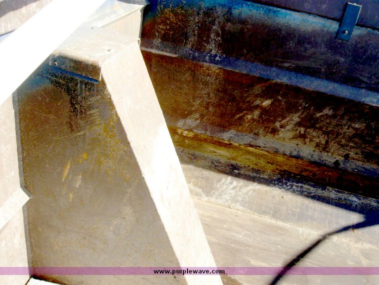 image for item 6630 1994 Freightliner dump truck