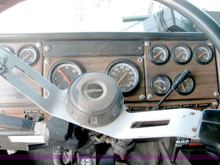 image for item 6630 1994 Freightliner dump truck