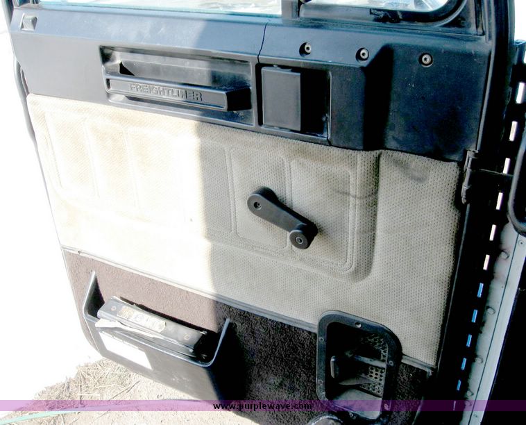 image for item 6630 1994 Freightliner dump truck