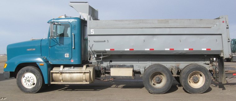 image for item 6631 1990 Freightliner dump truck