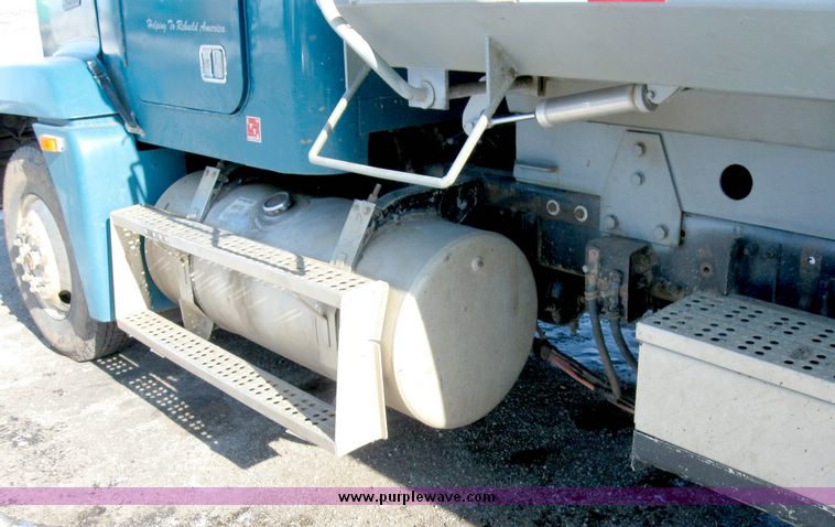 image for item 6631 1990 Freightliner dump truck