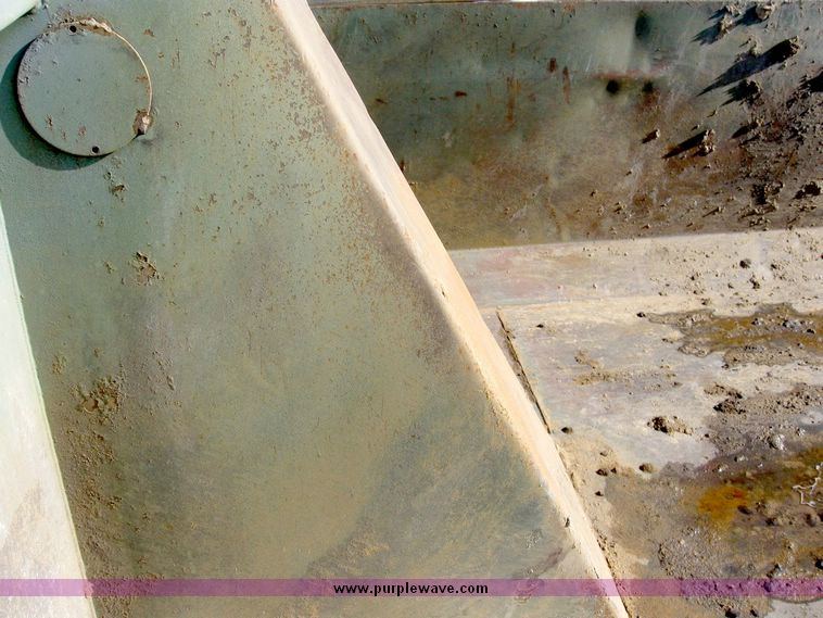 image for item 6631 1990 Freightliner dump truck