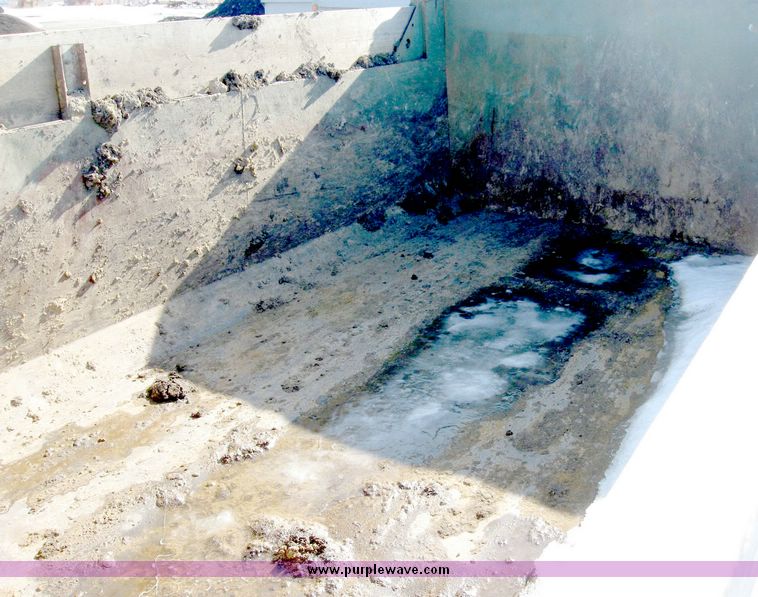 image for item 6631 1990 Freightliner dump truck