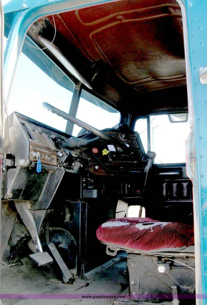 image for item 6631 1990 Freightliner dump truck