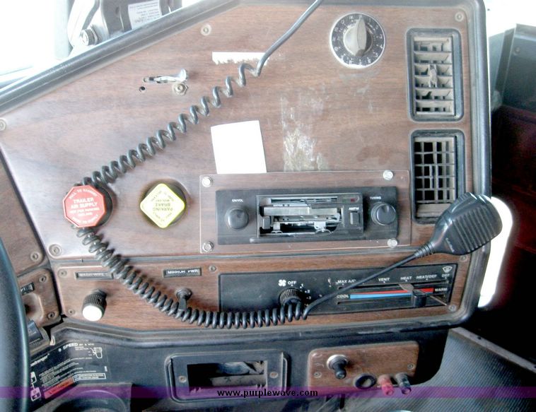 image for item 6631 1990 Freightliner dump truck