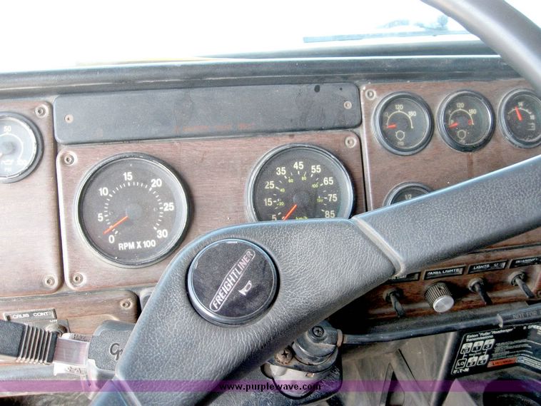 image for item 6631 1990 Freightliner dump truck