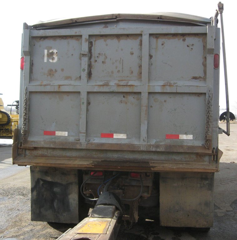 image for item 6632 1994 Freightliner dump truck
