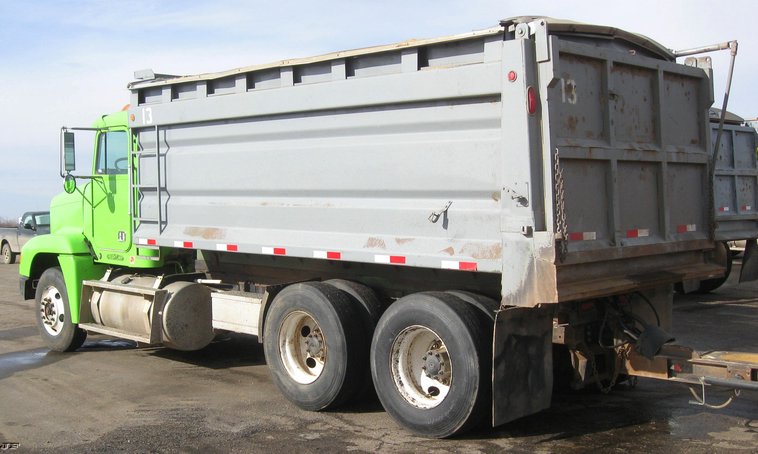 image for item 6632 1994 Freightliner dump truck