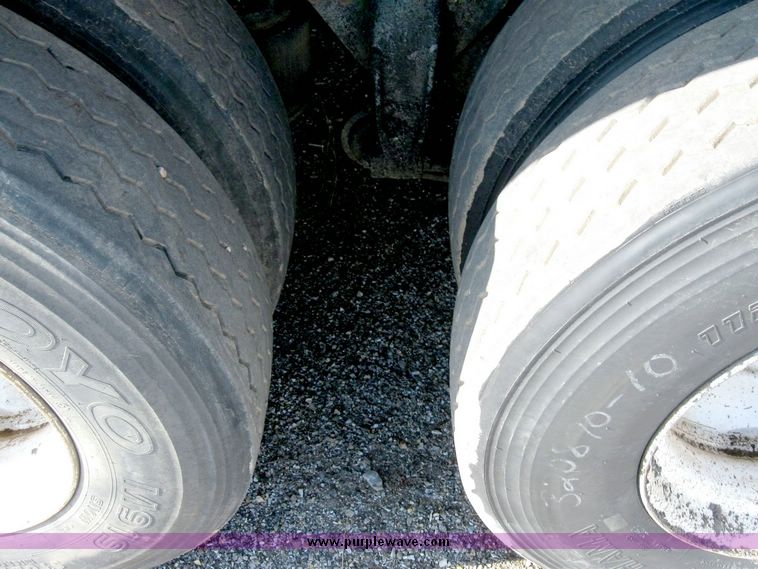 image for item 6632 1994 Freightliner dump truck