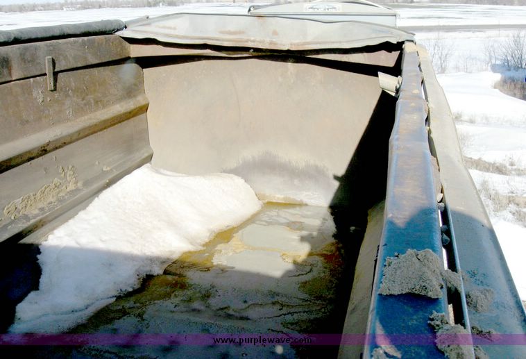 image for item 6632 1994 Freightliner dump truck