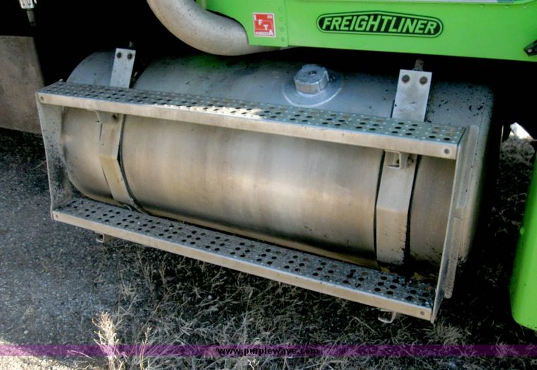 image for item 6632 1994 Freightliner dump truck