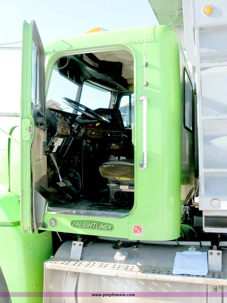 image for item 6632 1994 Freightliner dump truck