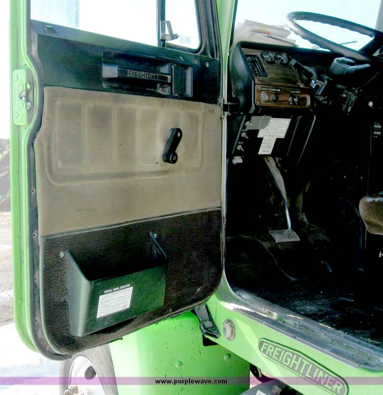image for item 6632 1994 Freightliner dump truck