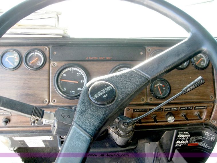 image for item 6632 1994 Freightliner dump truck