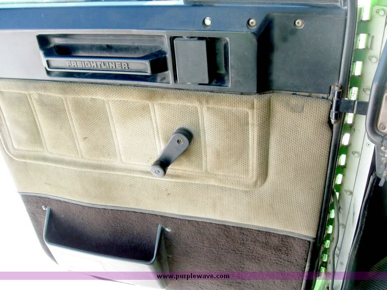 image for item 6632 1994 Freightliner dump truck