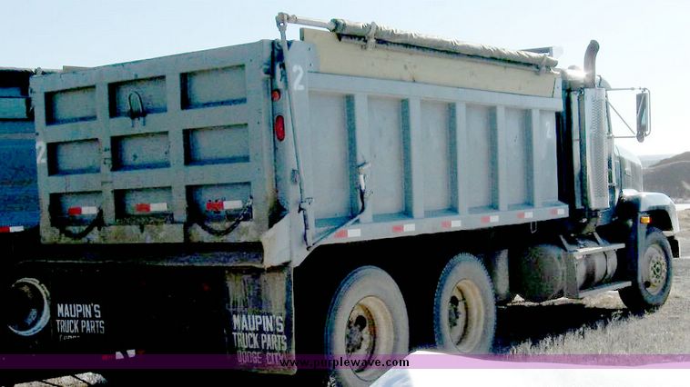 image for item 6633 1990 Freightliner dump truck