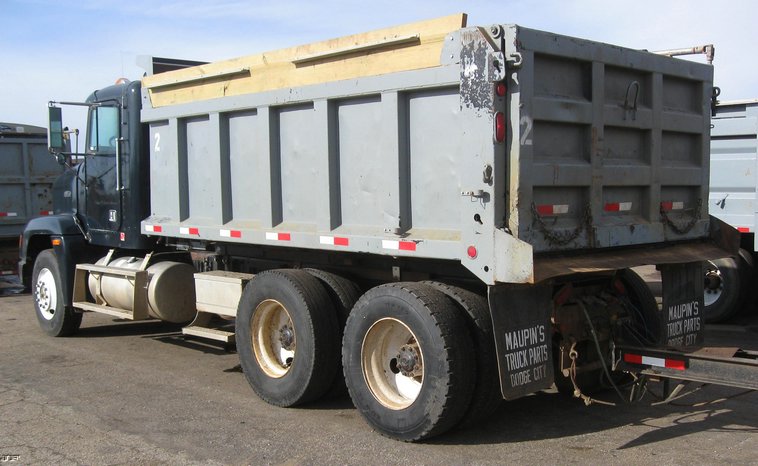 image for item 6633 1990 Freightliner dump truck