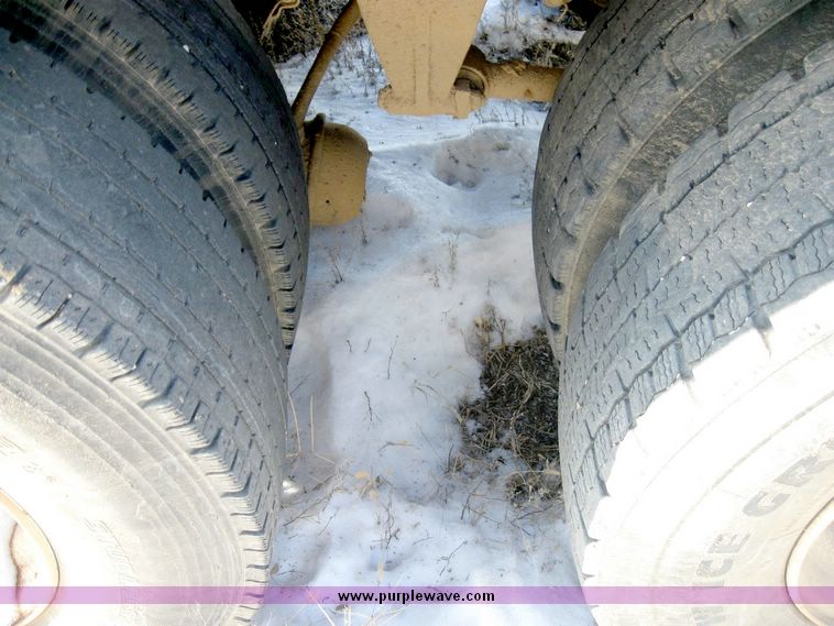 image for item 6633 1990 Freightliner dump truck