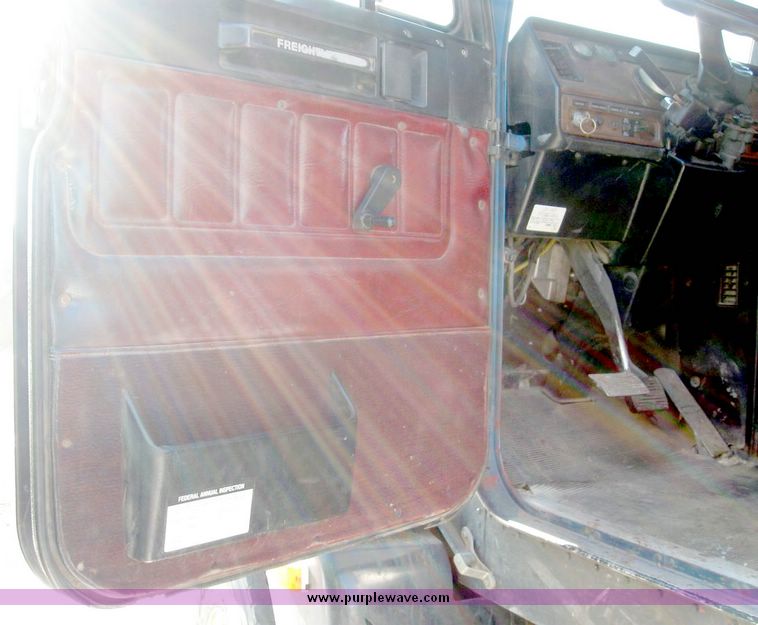 image for item 6633 1990 Freightliner dump truck