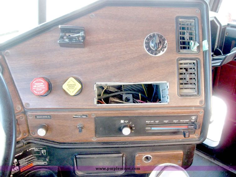 image for item 6633 1990 Freightliner dump truck