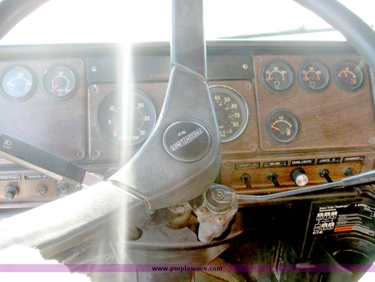 image for item 6633 1990 Freightliner dump truck