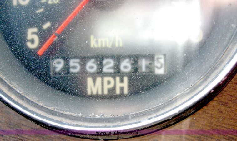 image for item 6633 1990 Freightliner dump truck