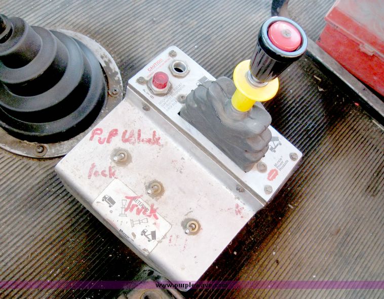 image for item 6633 1990 Freightliner dump truck