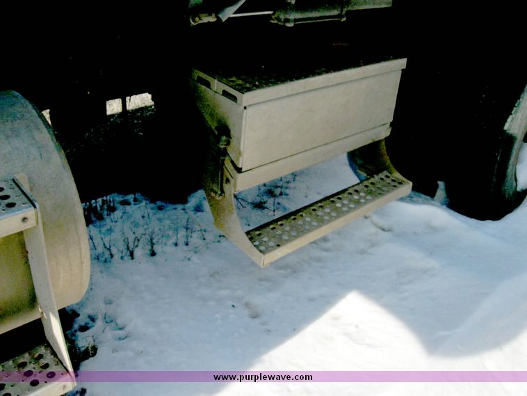 image for item 6633 1990 Freightliner dump truck