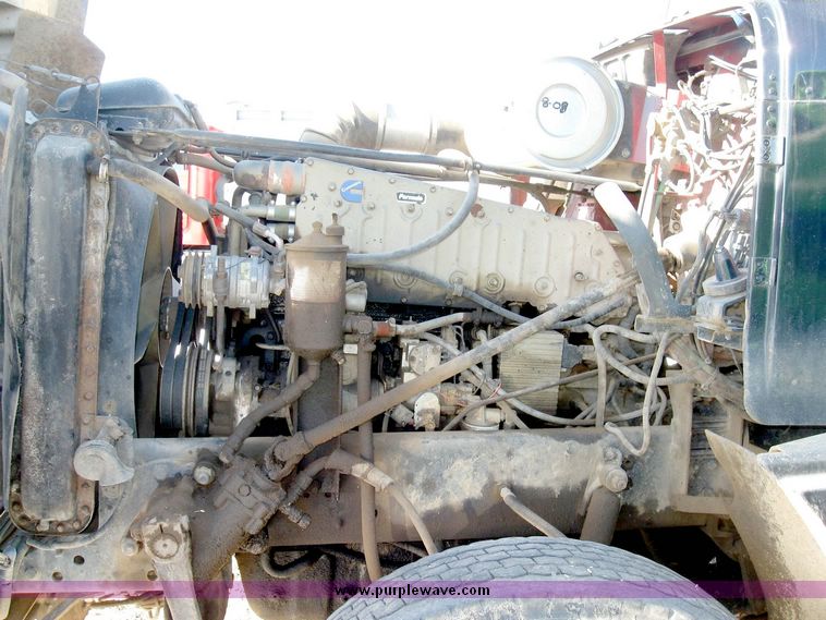 image for item 6633 1990 Freightliner dump truck