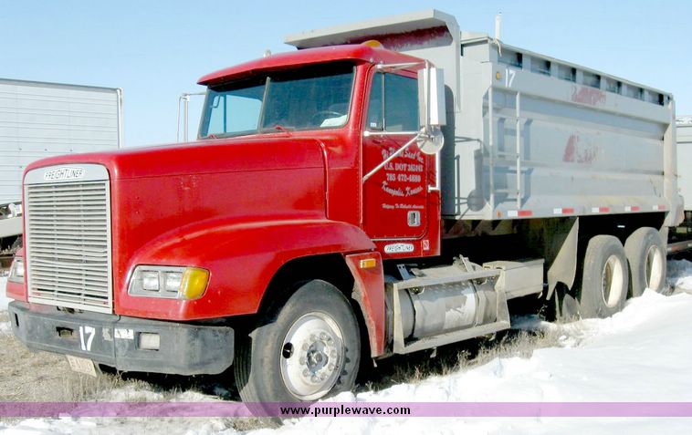 image for item 6634 1994 Freightliner dump truck
