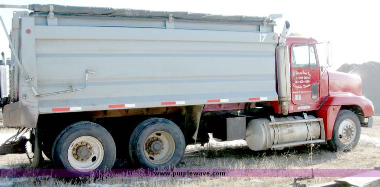 image for item 6634 1994 Freightliner dump truck