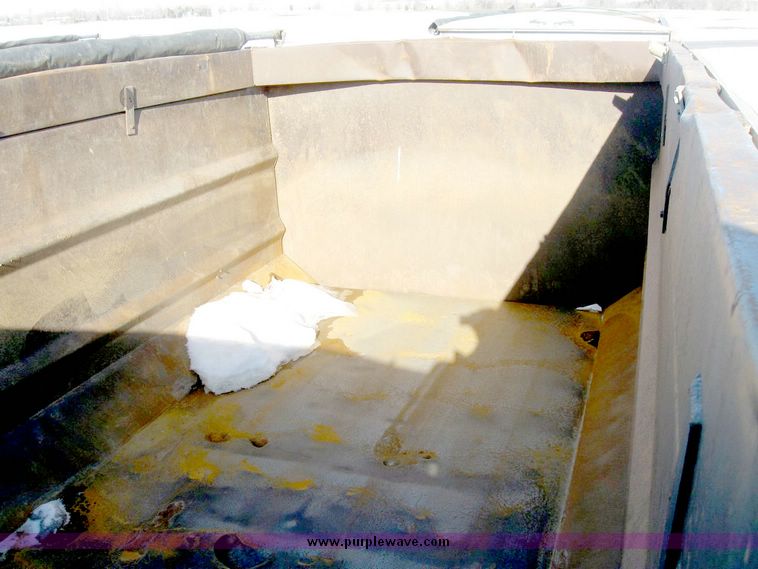 image for item 6634 1994 Freightliner dump truck