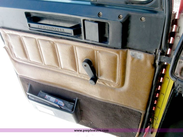 image for item 6634 1994 Freightliner dump truck