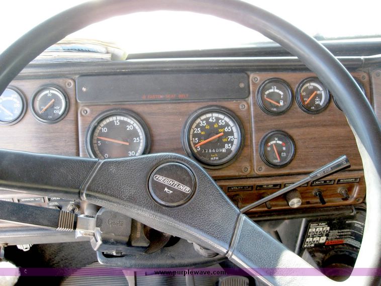 image for item 6634 1994 Freightliner dump truck