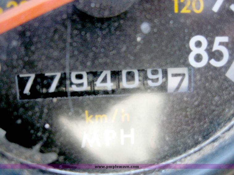 image for item 6634 1994 Freightliner dump truck