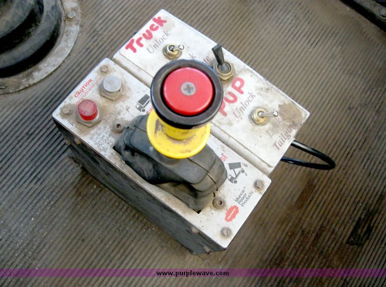 image for item 6634 1994 Freightliner dump truck