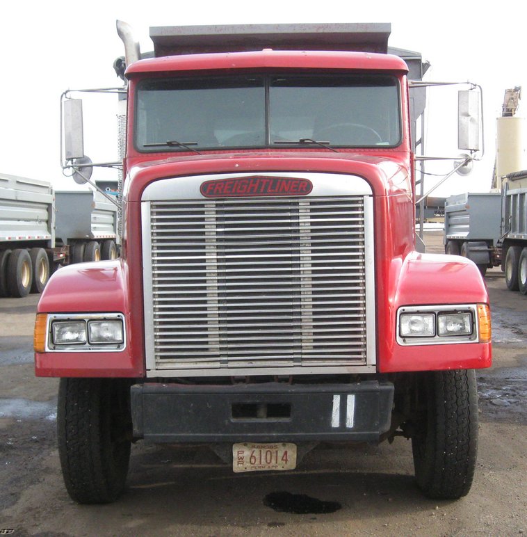 image for item 6800 1994 Freightliner Conventional FLD120 dump truck