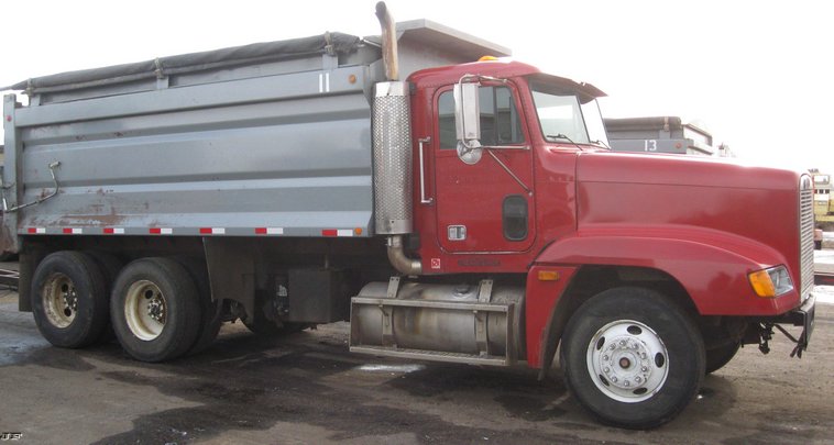 image for item 6800 1994 Freightliner Conventional FLD120 dump truck