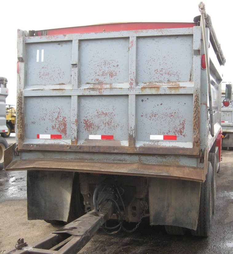 image for item 6800 1994 Freightliner Conventional FLD120 dump truck