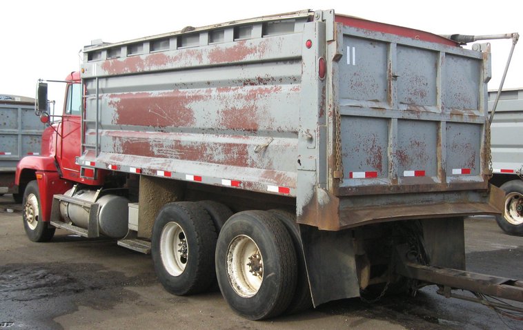 image for item 6800 1994 Freightliner Conventional FLD120 dump truck