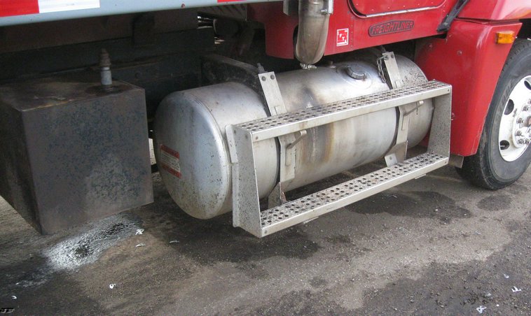 image for item 6800 1994 Freightliner Conventional FLD120 dump truck